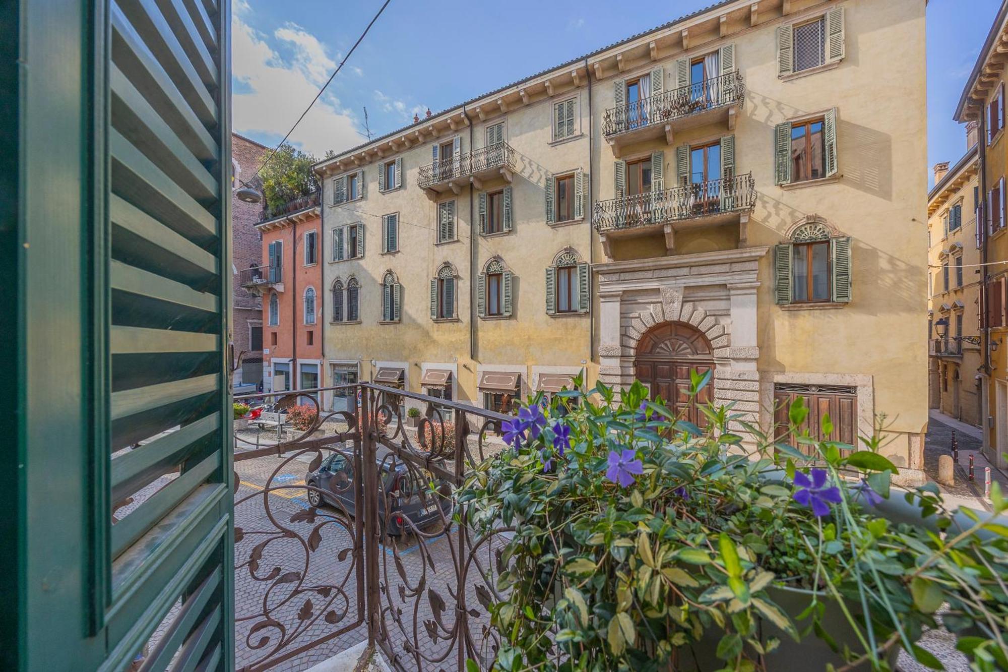 Domus Largo Pescheria Verona Eksteriør billede